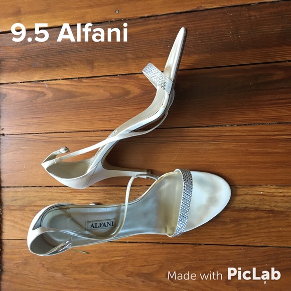 Alfani ivory/cream satin dress shoe