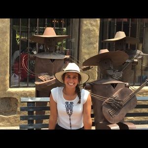 Meet your Posher, Lisa