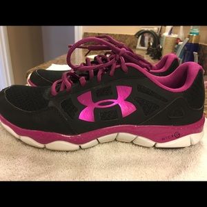 Under Armor Sneakers in Black/Magenta