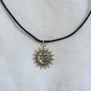 SUN/MOON CHOKER