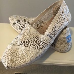 TOMS  natural crochet slip ons