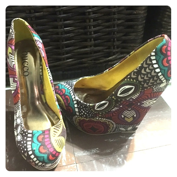 Multicolored very high wedge