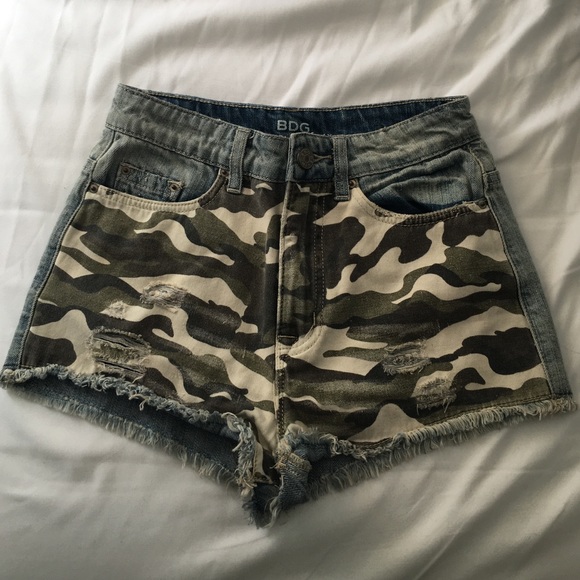 BDG high rise cheeky shorts - Picture 1 of 3