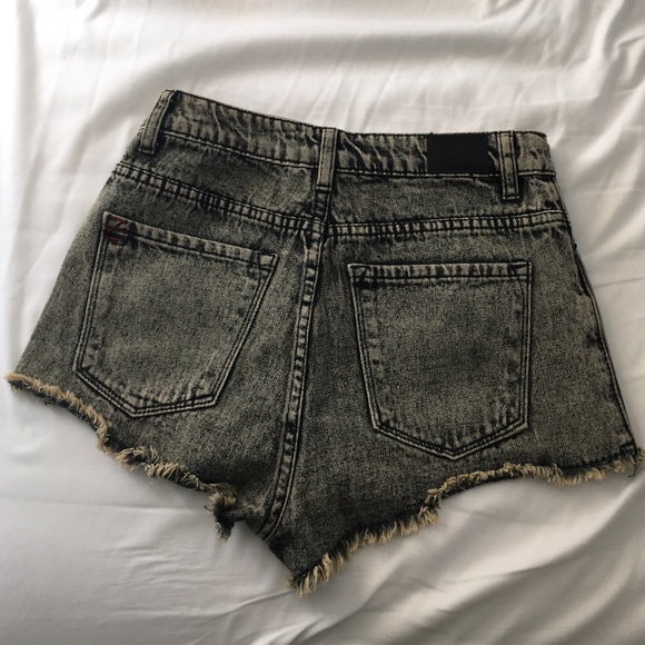 BDG high rise cheeky shorts - Picture 3 of 3