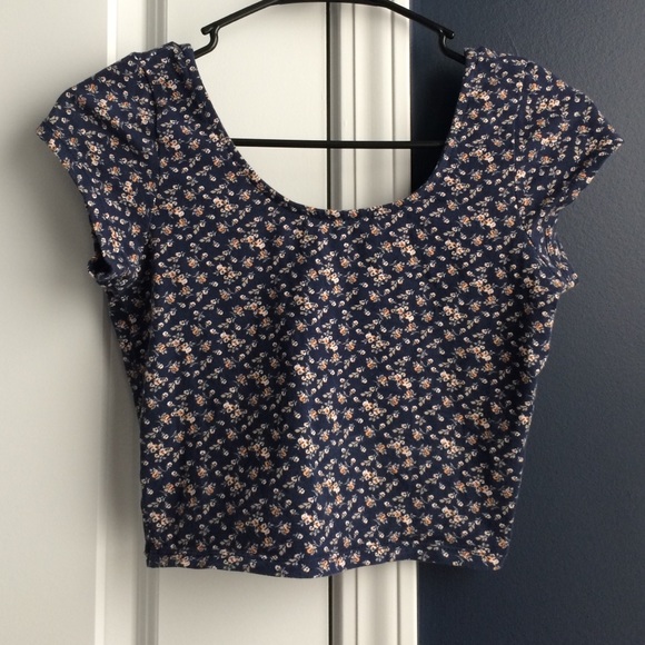 Charlotte Russe Floral Crop Top - Picture 1 of 4
