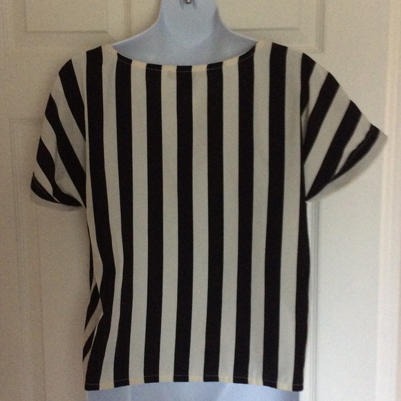 Crop top - Picture 2 of 3