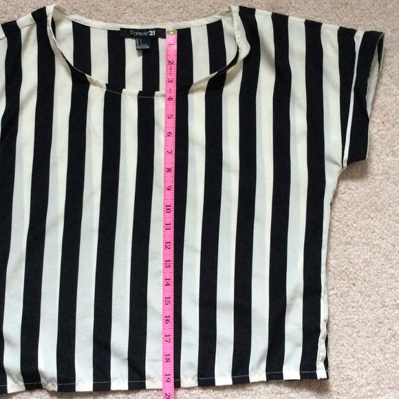 Crop top - Picture 3 of 3