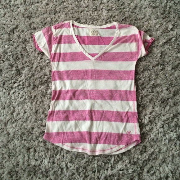 American Eagle V-neck
