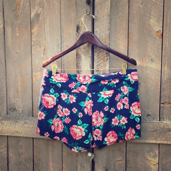 🌸 Floral cloth shorts 🌺 - Picture 1 of 4