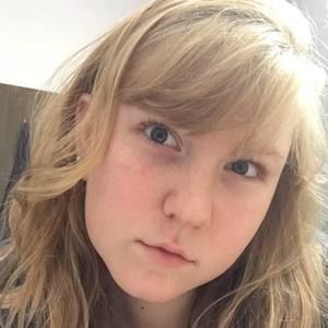 Meet your Posher, Dakota