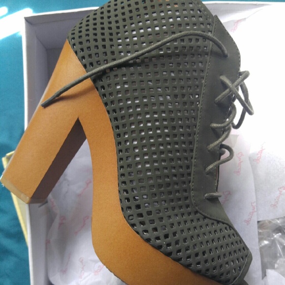 💎NEW OLIVE CHUNKY HEELS - Picture 1 of 3