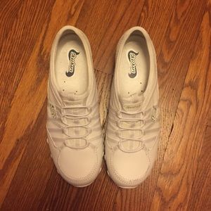 Skechers Active size 7.5 white slip on sneaker