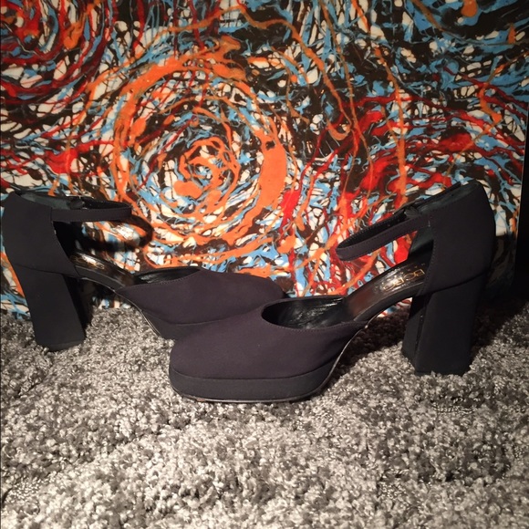 BCBG - Picture 2 of 3