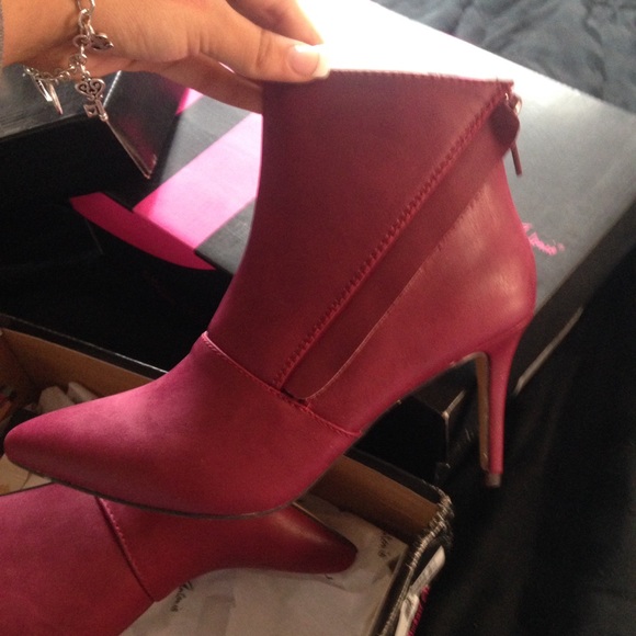 booties - Picture 2 of 2