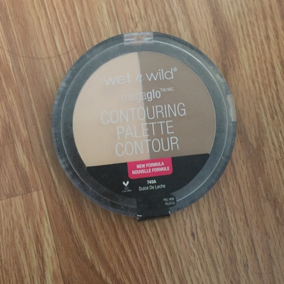 Never before used contour kit