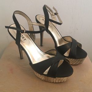 Black and gold Sandal Platforms