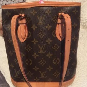 Authentic Louis Vuitton bucket bag purse!
