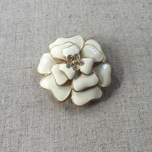 Stella and dot flower broach