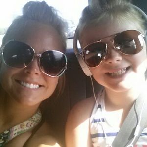 Meet your Posher, Holly