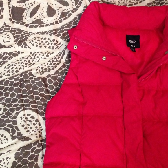 🚫SOLD Beautiful pink GAP vest