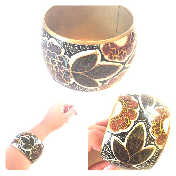 Jewelry - SOLD | Large floral design bangle💥☄💫HP💫☄💥