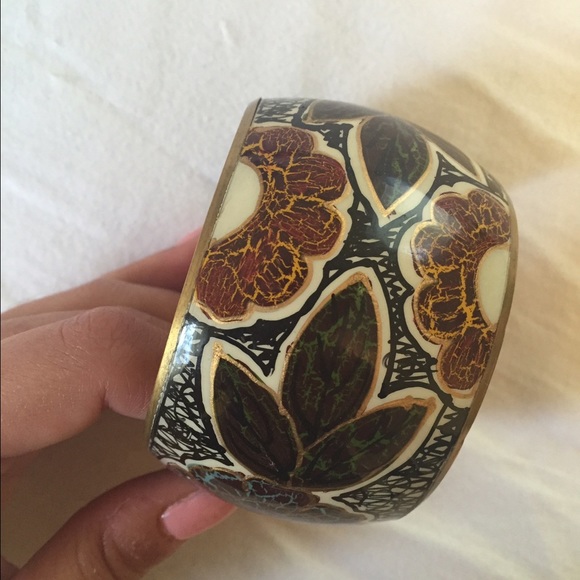 SOLD | Large floral design bangle๐ฅโ๐ซHP๐ซโ๐ฅ - Picture 2 of 2