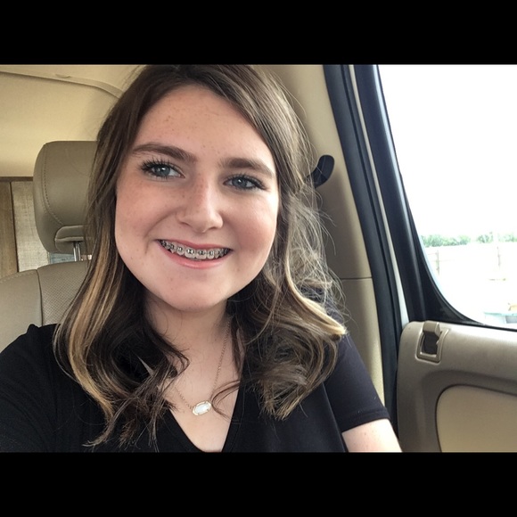 Meet your Posher, Ava - Picture 1 of 1