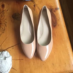Nude pumps!