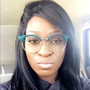 Meet your Posher, Latoya