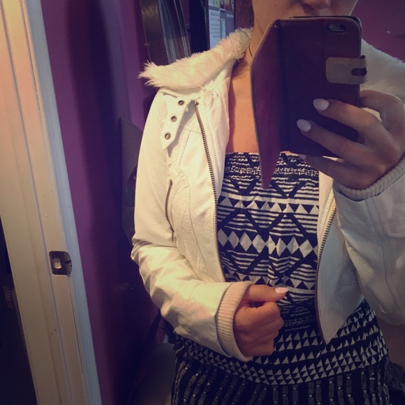White leather jacket with fur trim collar