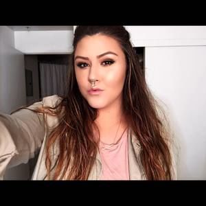 Meet your Posher, Hayley