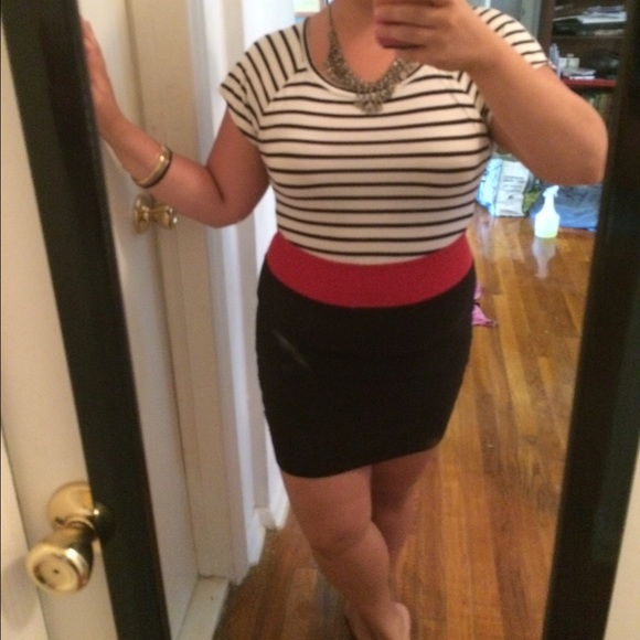 Stretchy mini dress black and white stripes