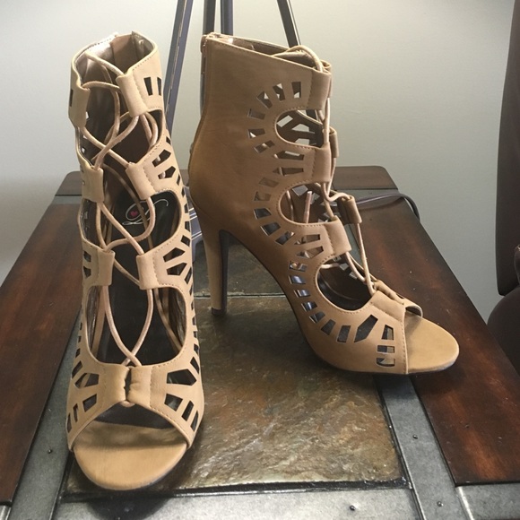 Lace up heels - Picture 2 of 4