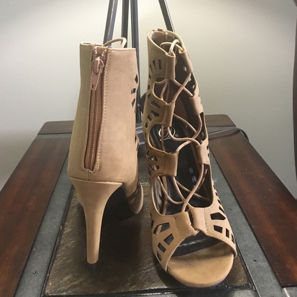 Lace up heels - Picture 3 of 4