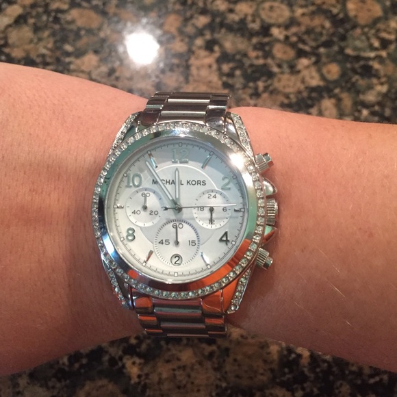 🎀🆕 Gorgeous New Silver Michael Kors Watch - Picture 3 of 4