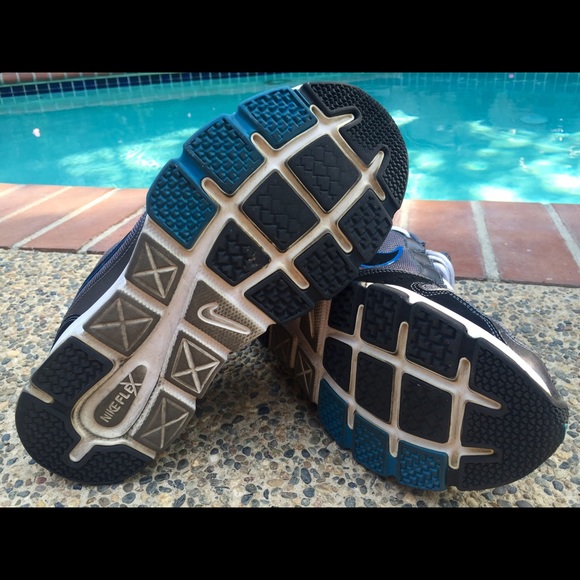 Mens Nike Shoes - Picture 2 of 3