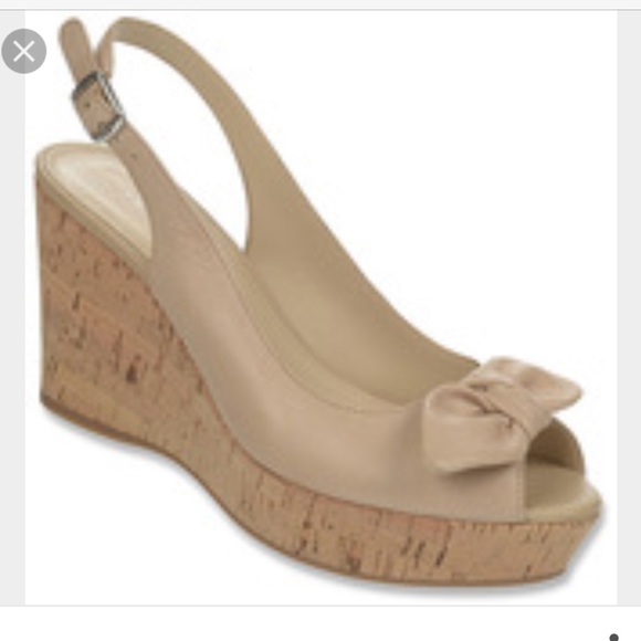 Franco Sarto bow heels