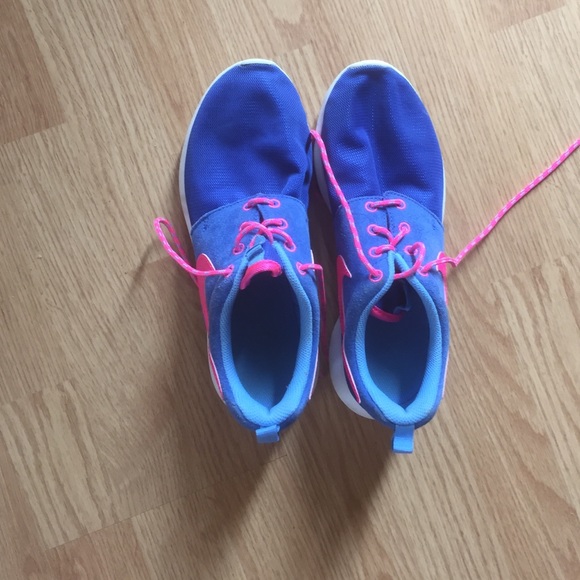 Shoes - Picture 4 of 4