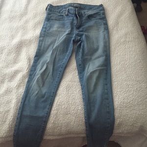 light wash american eagle jeans