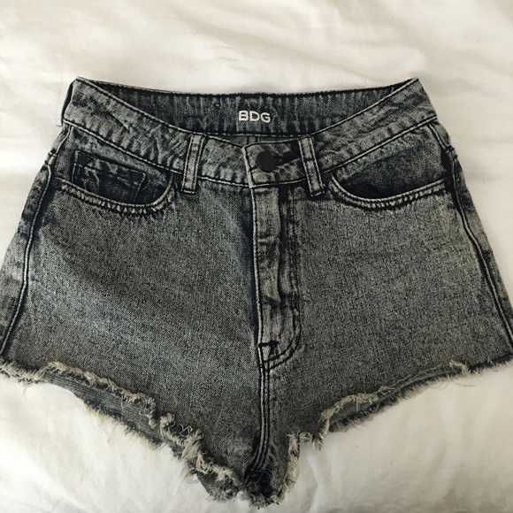 BDG acid wash ' Hi Rise Dree' cutoffs, size 25