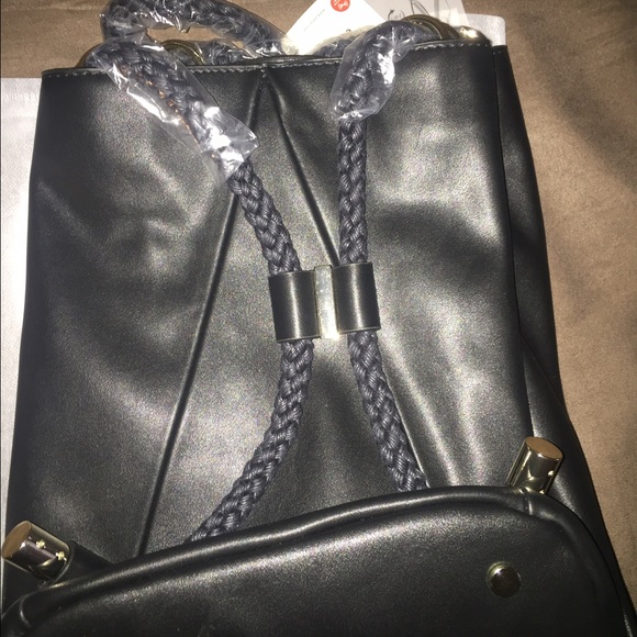 NWT Zara convertible bucket bag. - Picture 4 of 4