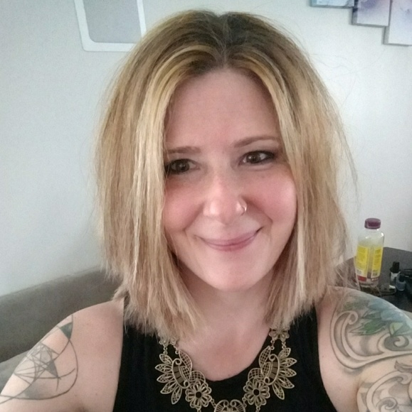 Meet your Posher, Laura - Picture 4 of 5