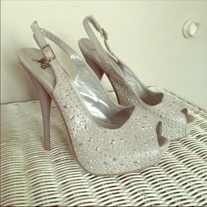 Silver beaded sling back peep toed pumps