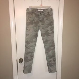 💥PRICE DROP💥Abercrombie & Fitch camo pants