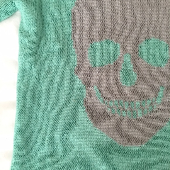 Oversized Sea Foam pullover with skull graphic, S - Picture 2 of 3
