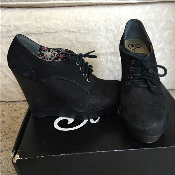 Seychelles Black Suede Wedge Ankle-Boot