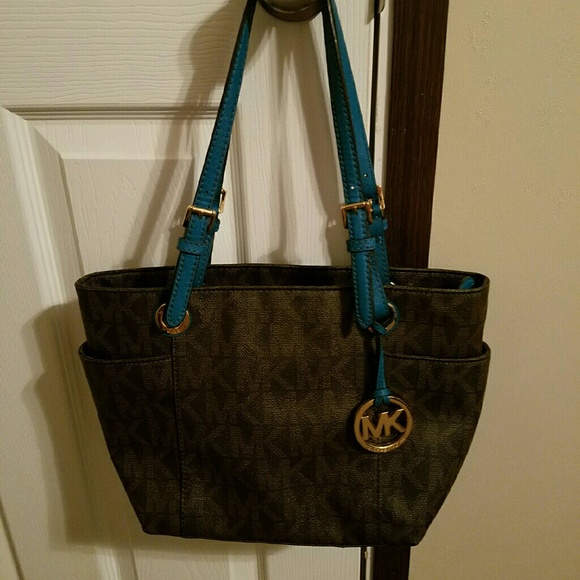 Like New Michael Kors medium jet set tote.
