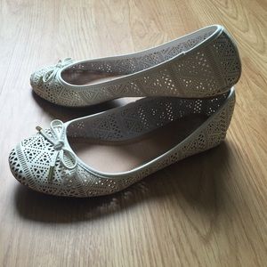 Modcloth White Tribal Flats!!