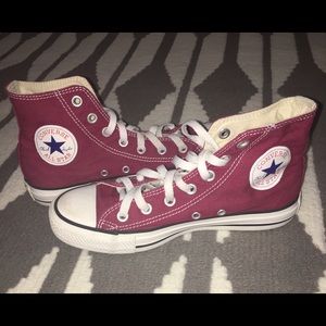⭐️❤️BURGUNDY CONVERSE❤️⭐️