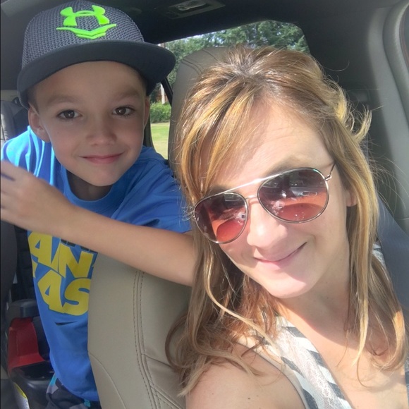 Meet your Posher, Kari - Picture 2 of 2